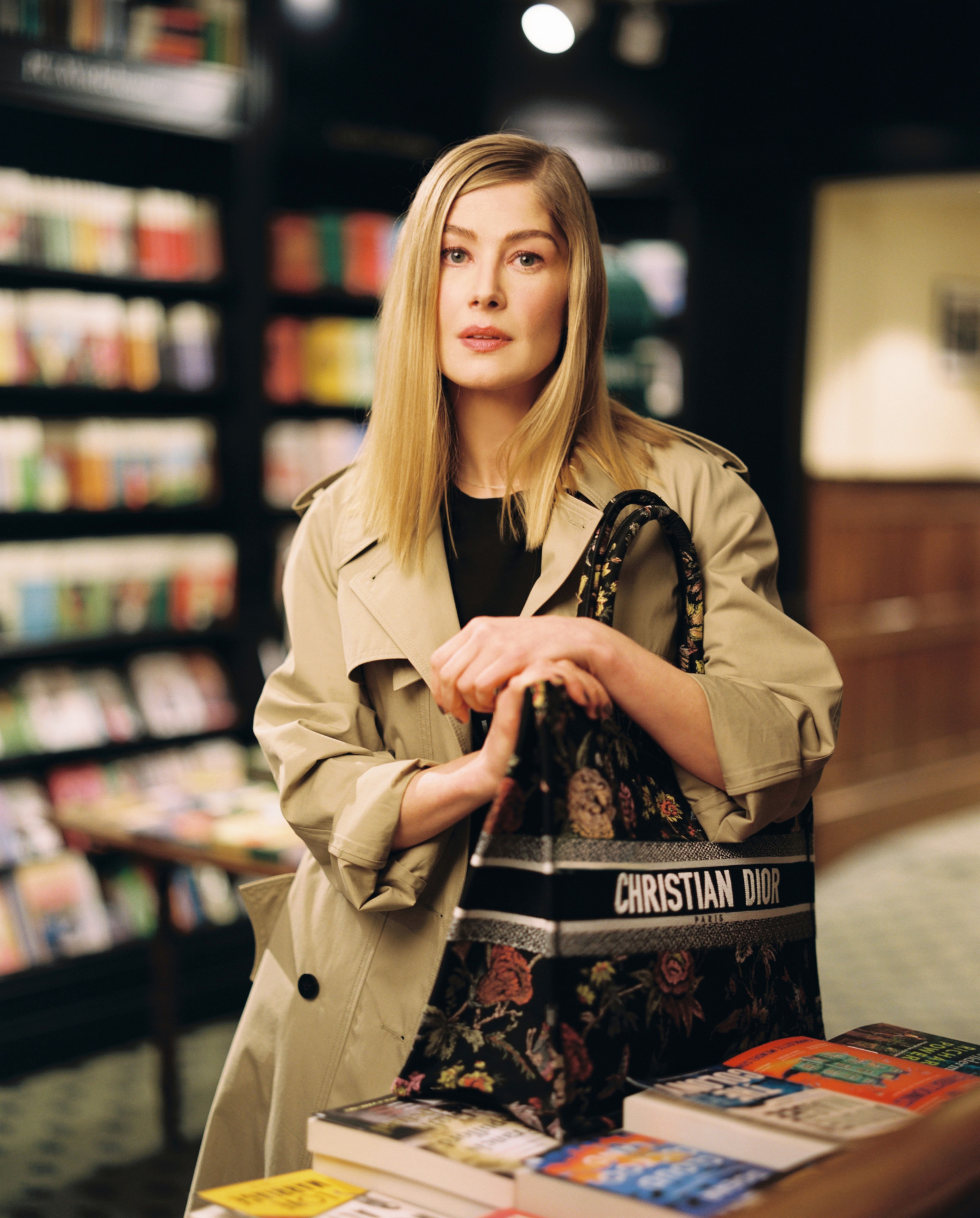 Rosamund Pike strolls London’s Hatchards for Dior Book Tote Club series ...
