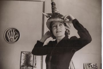 Eileen Agar wearing Bouillabaise hat