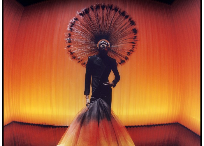 The V&A museum presents Fashion in Motion: Harris Reed - The Glass Magazine